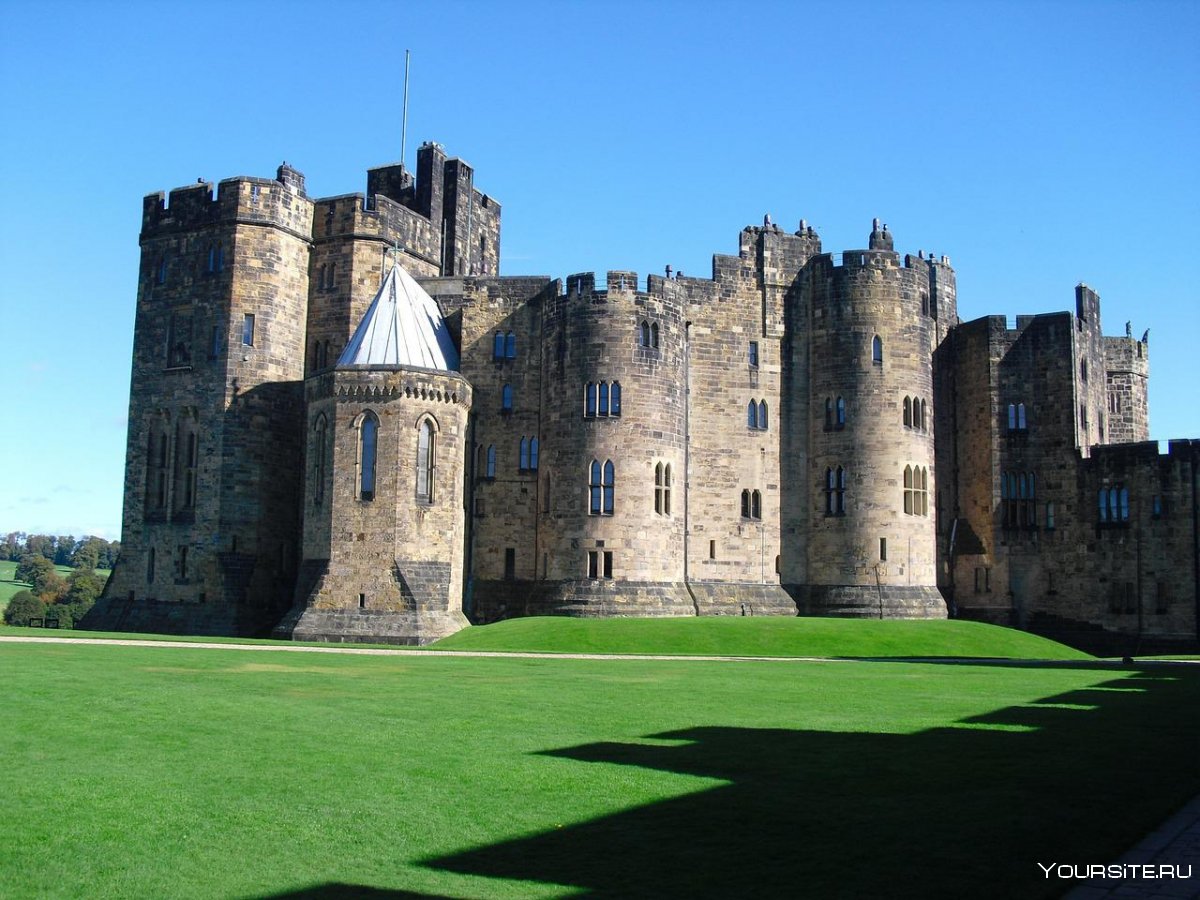 Замок Эник в Англии