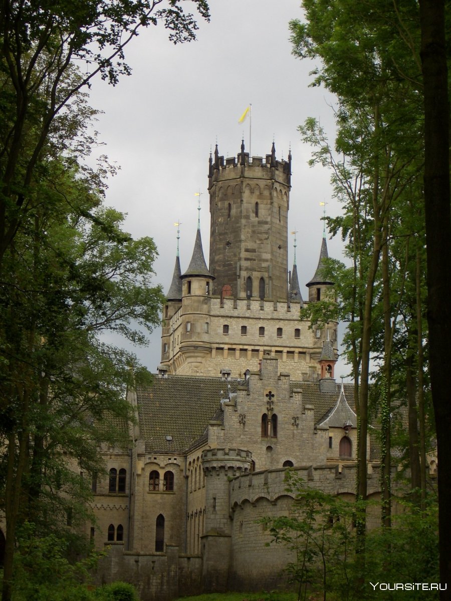Замок Шлосс Мариенбург