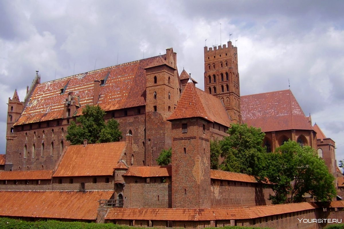Кирпичный замок в Польше Мариенбург