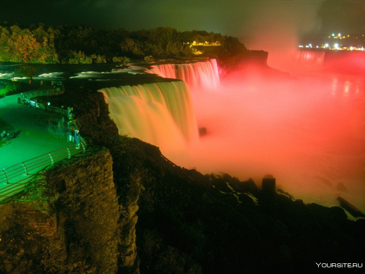 Ниагарский водопад с подсветкой
