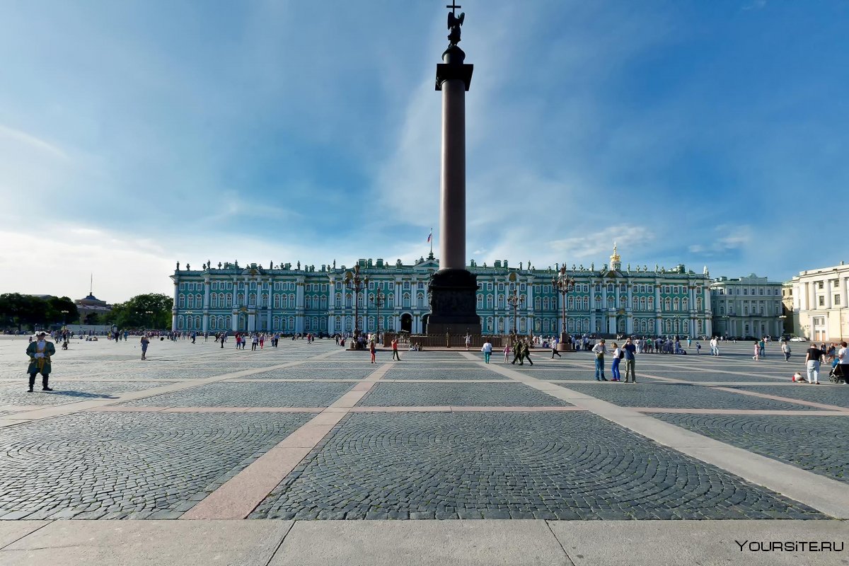 Александровская колонна в Санкт Петербурге 2020