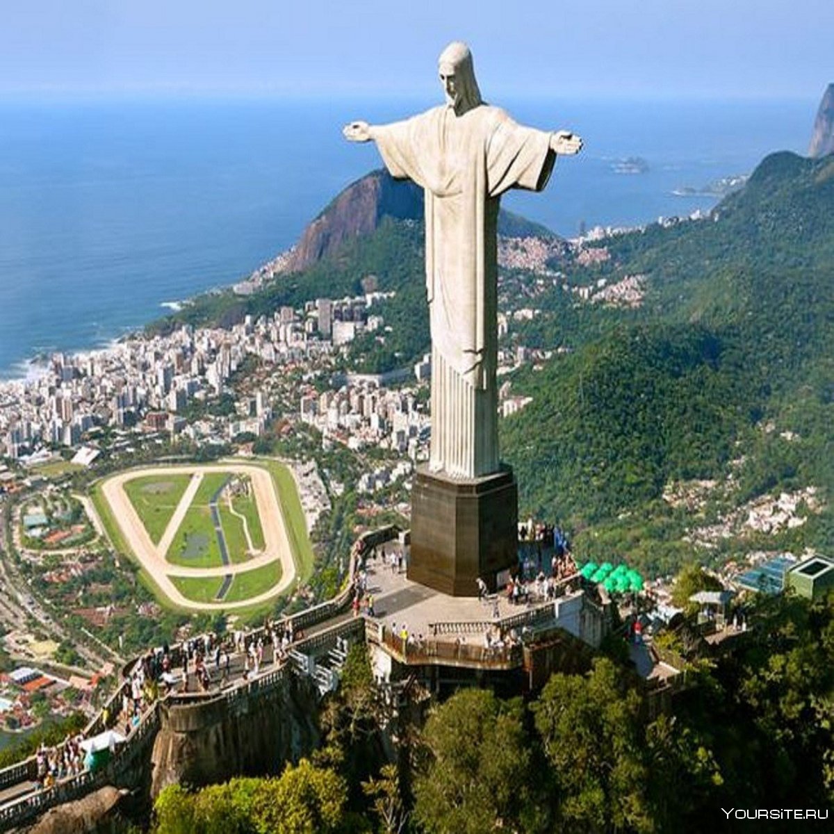 Статуя Иисуса Христа в Бразилии