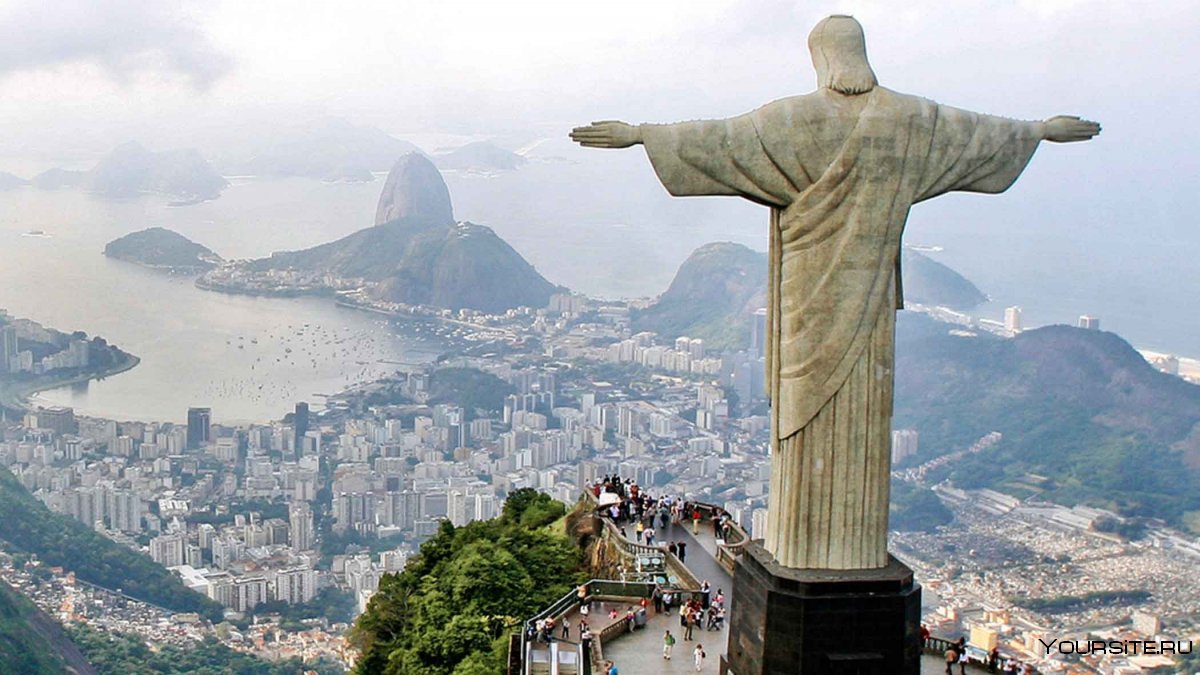 Знаменитая статуя в Рио де Жанейро