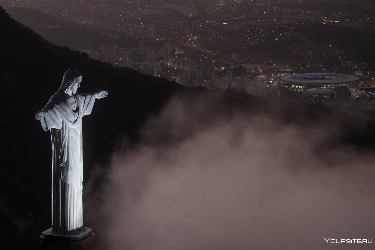 Статуя Христа в Рио-де-Жанейро ночью
