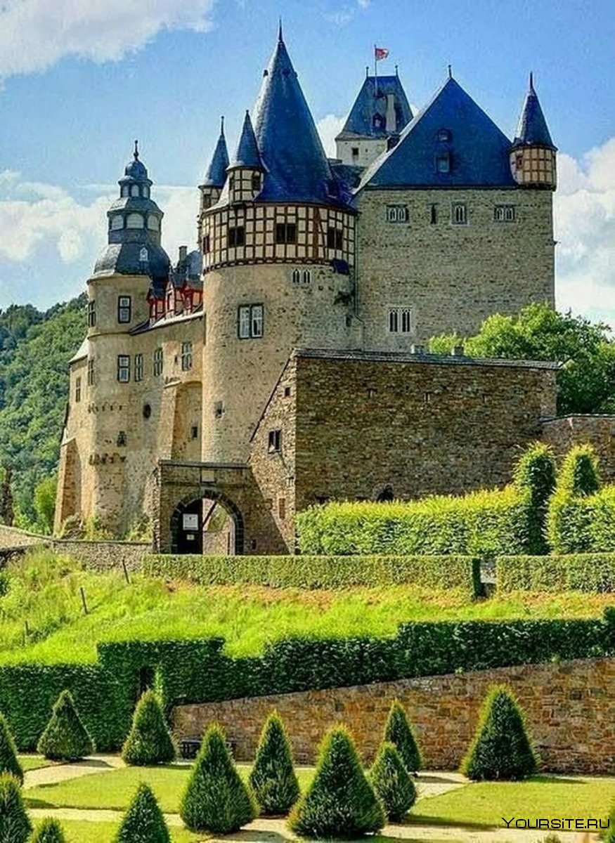 Замок Бюрресхайм, Германия (XII век)