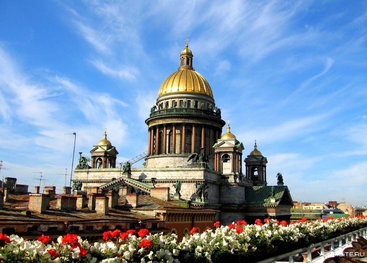 Исаакиевский собор в Санкт-Петербурге Весна