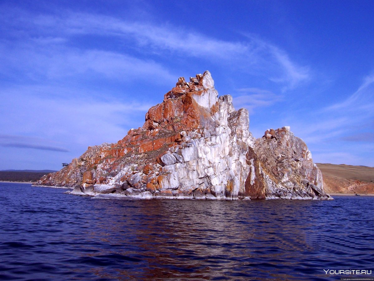 Скала Шаманка на острове Ольхон