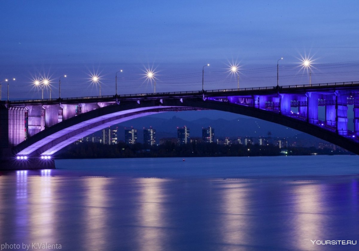 Красноярск ночной коммунальный мост