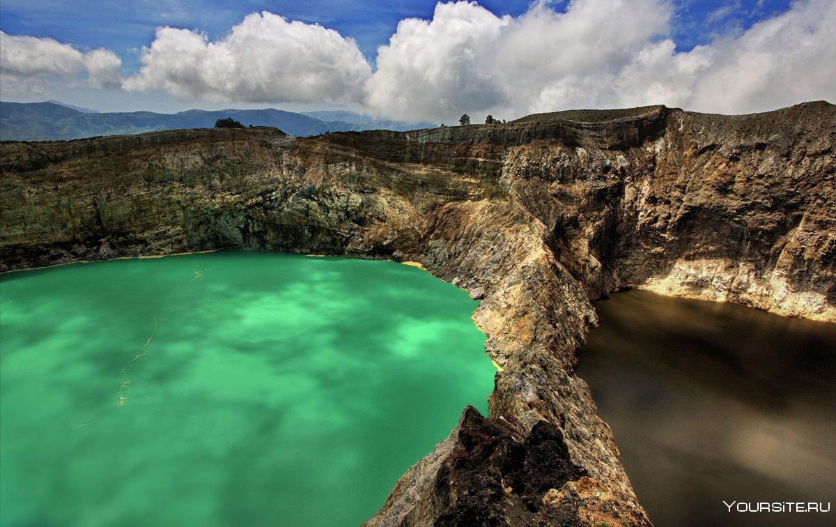 Разноцветные озера Келимуту (Индонезия)