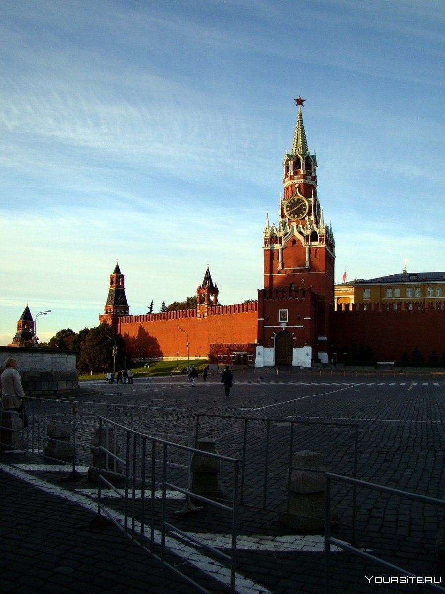 Стены Московского Кремля и Спасская башни
