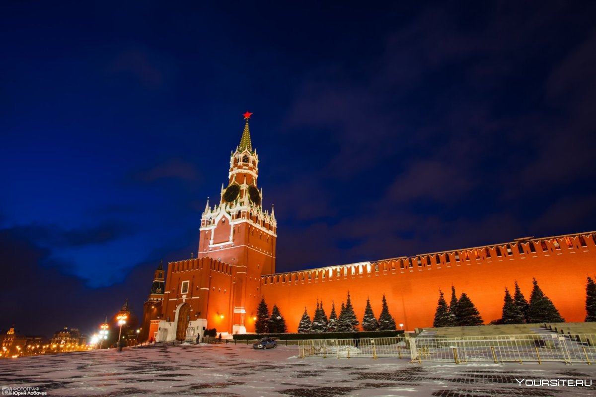 Площадь Кремля в Москве