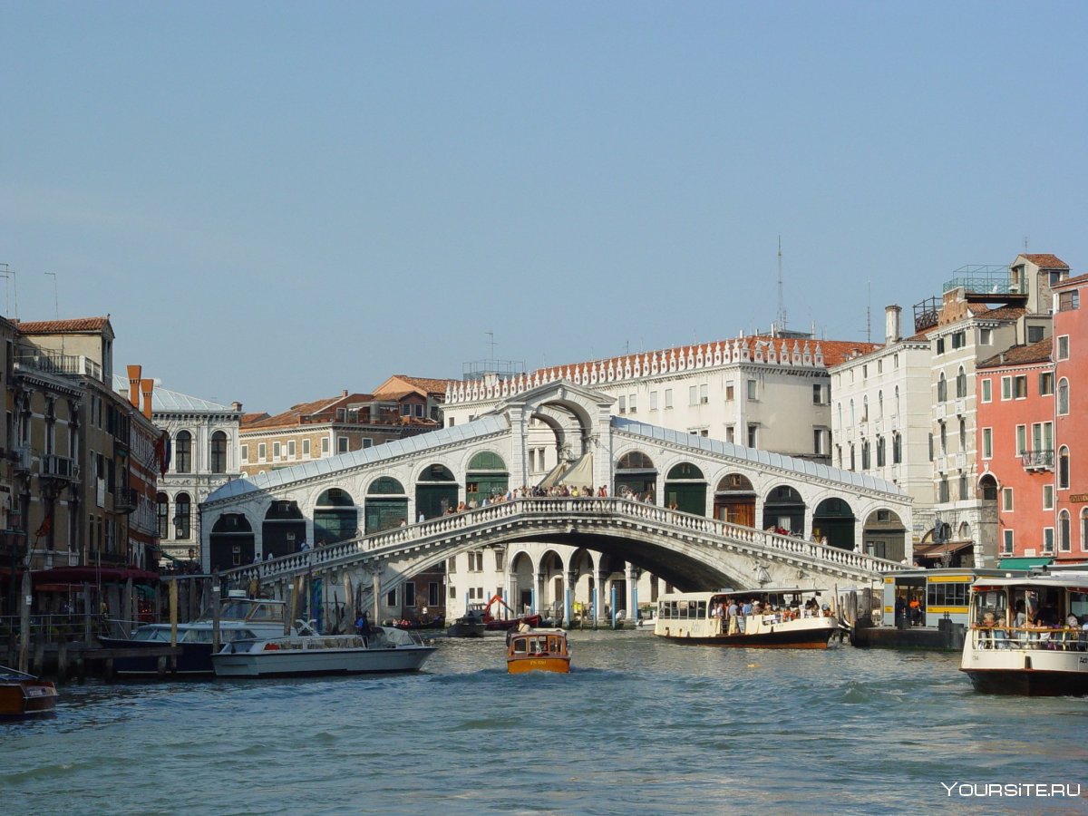 Риалто бридж в Венеции.