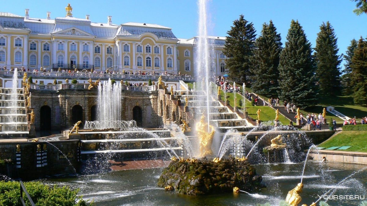 Каскад фонтанов в Петергофе
