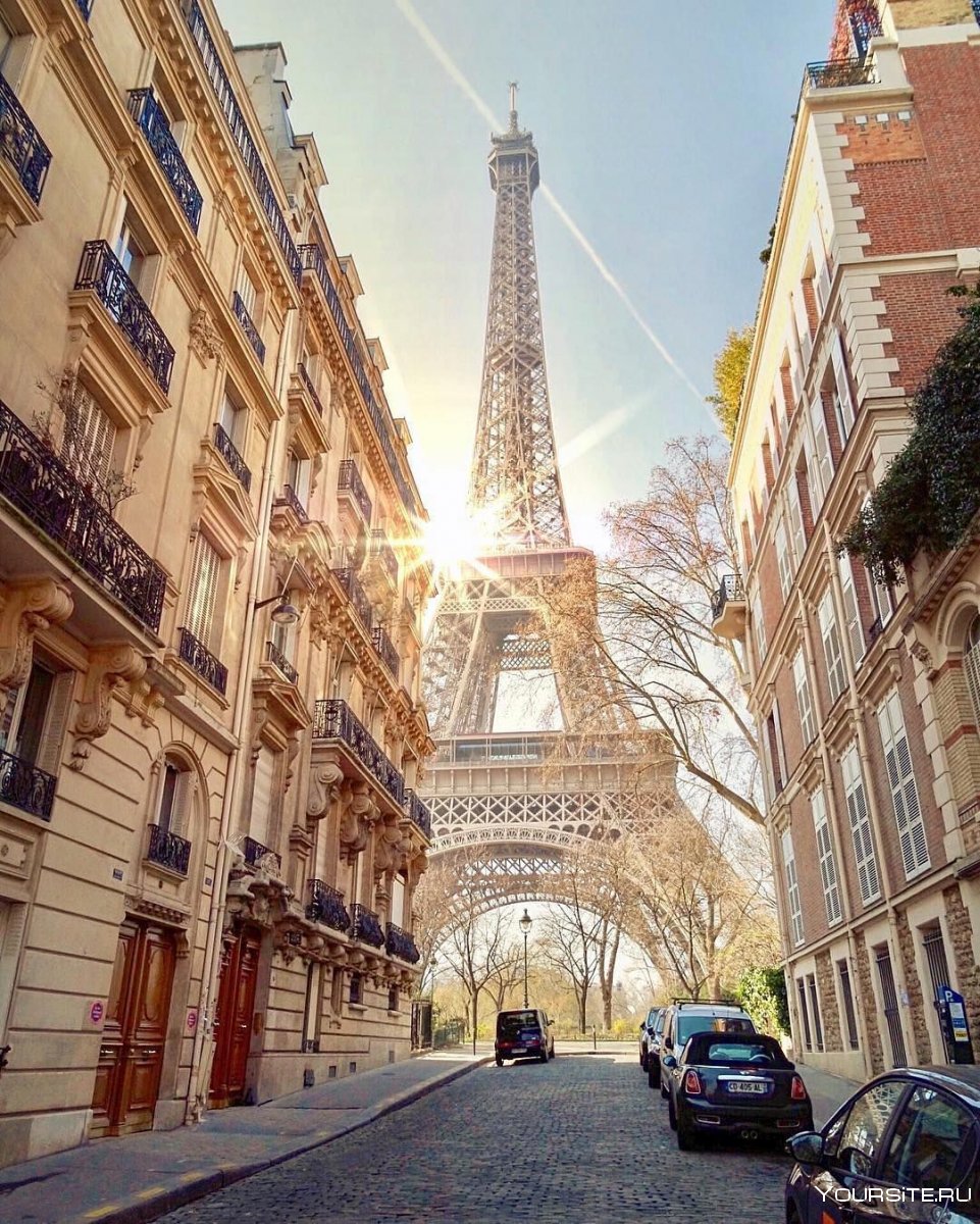 Париж улочка Эйфелева башня