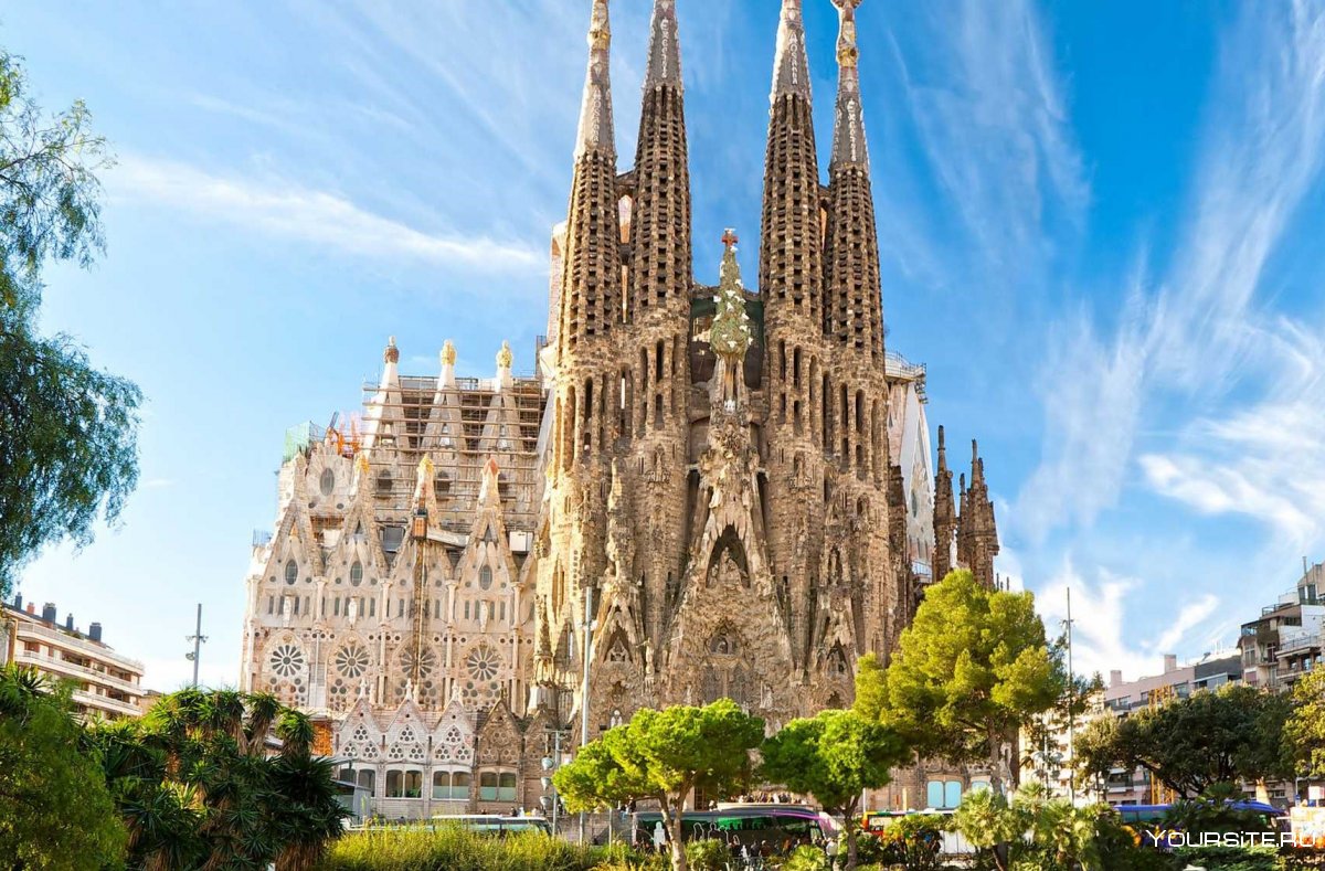 Барселона храм Святого семейства фото