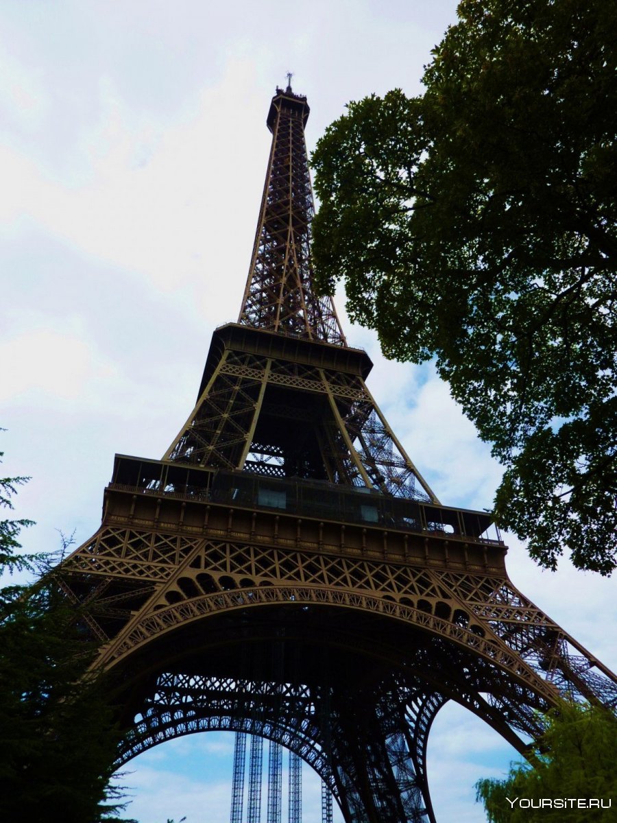 Эльфийская башня в Париже