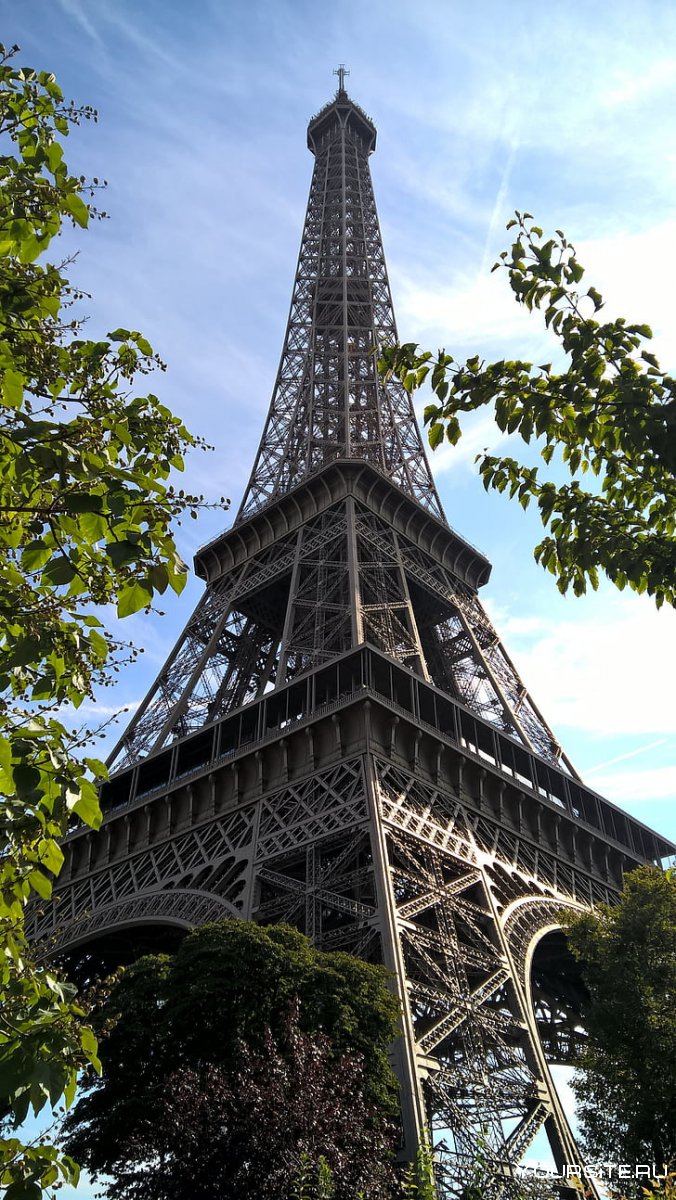 Железная башня в Париже. Архитектор Эйфель.