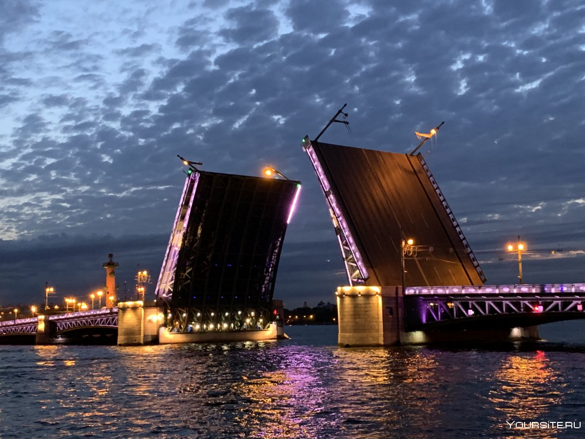 Разводной мост в Санкт-Петербурге
