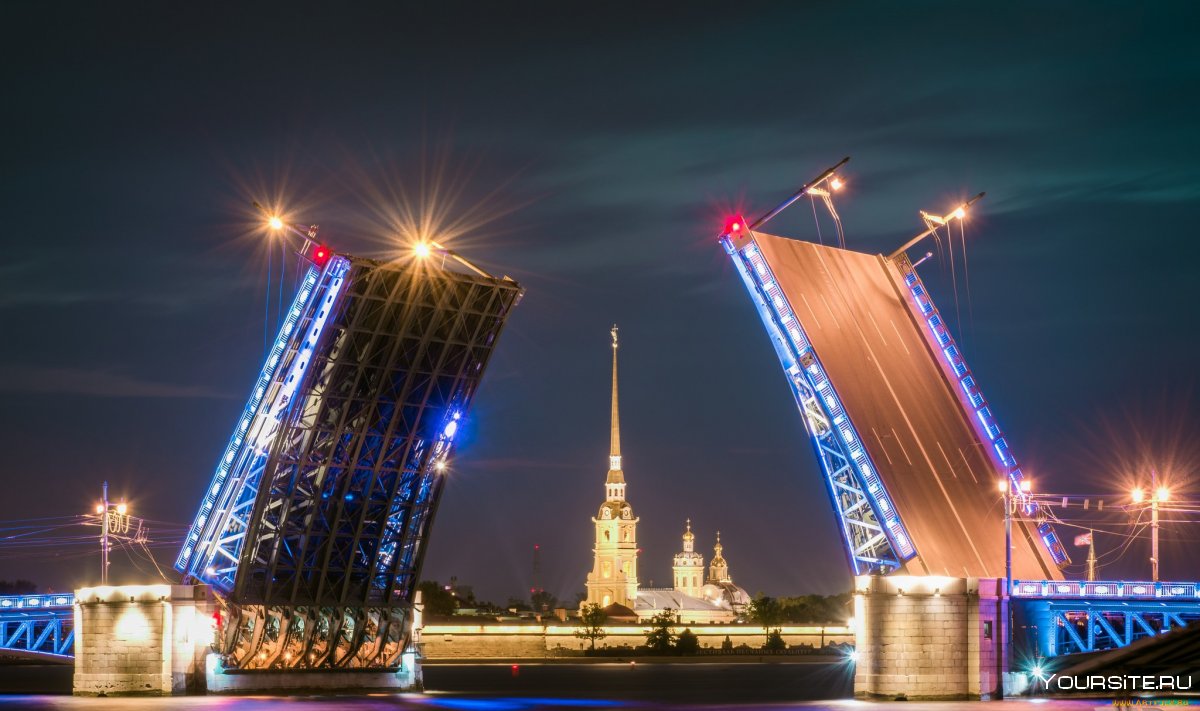 Дворцовый мост в Санкт-Петербурге