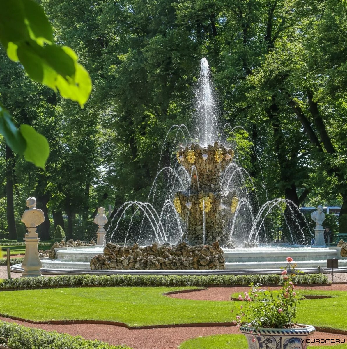 Летний сад Екатерины в Санкт-Петербурге
