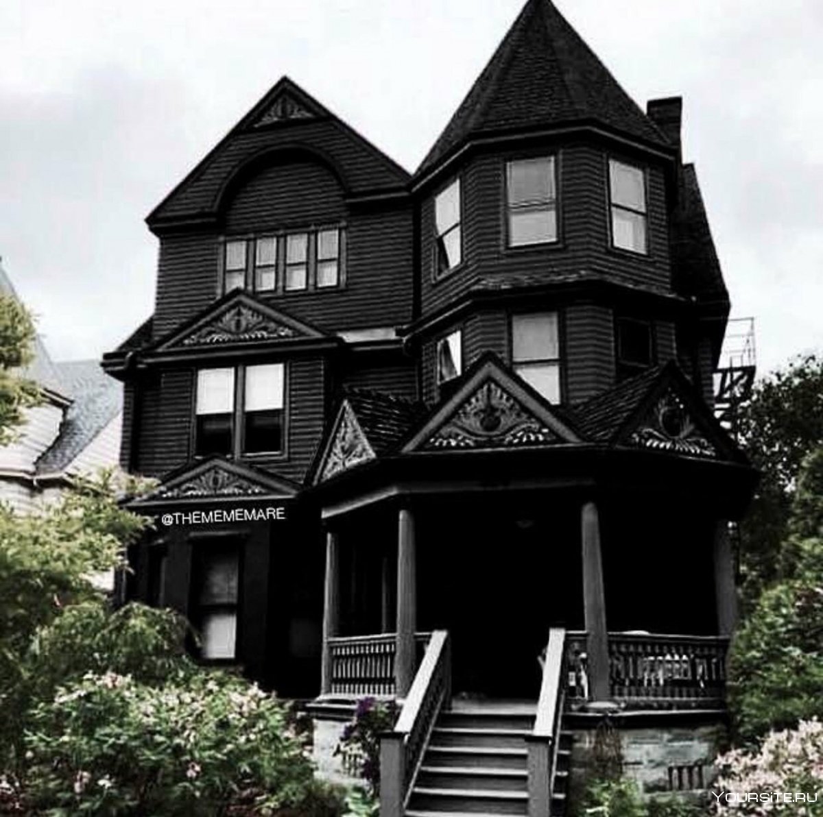 Чёрно белые дома