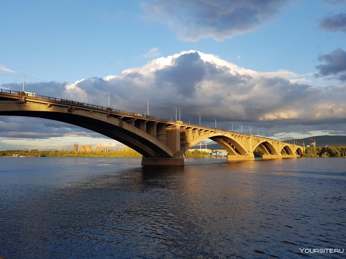 Коммунальный мост через Енисей в Красноярске