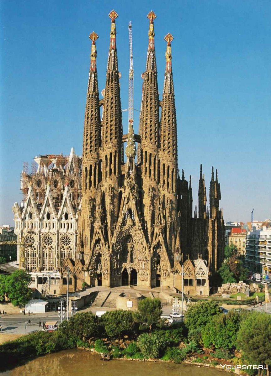 Гауди собор Святого семейства в Барселоне