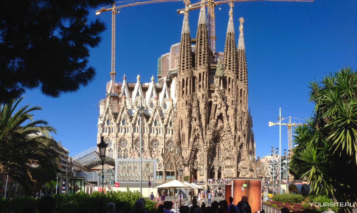 Храм Святого семейства Саграда фамилия Барселона Испания