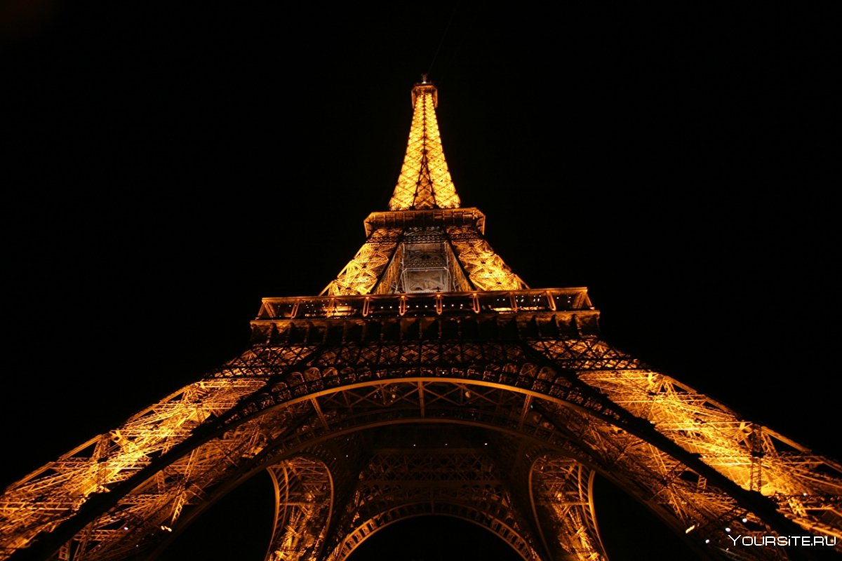 Вид на ночной Париж