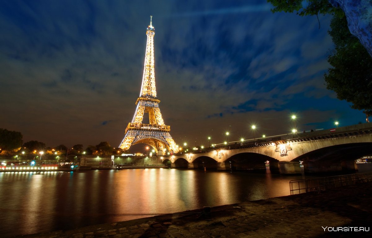 Ночная панорама Парижа с Эйфелевой башни