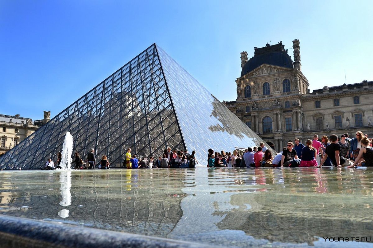 Музей Лувр в Париже внутри