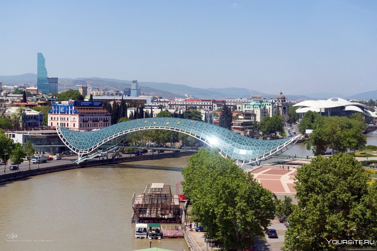 Тбилиси зеркальный мост
