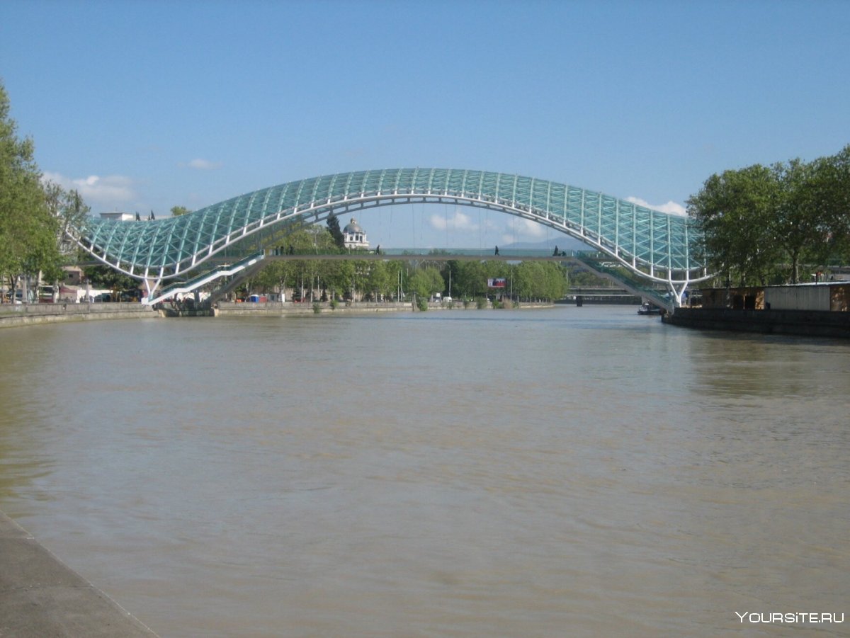 Хрустальный мост Тбилиси