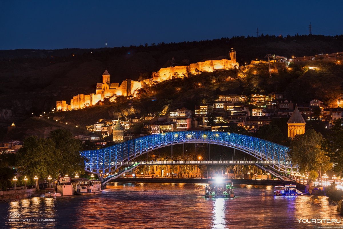 Мост мира Тбилиси Грузия