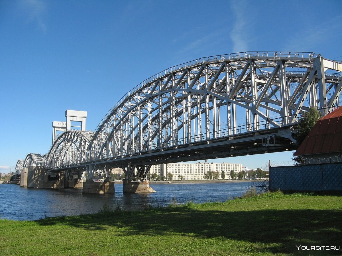 Железнодорожный мост через Неву в СПБ