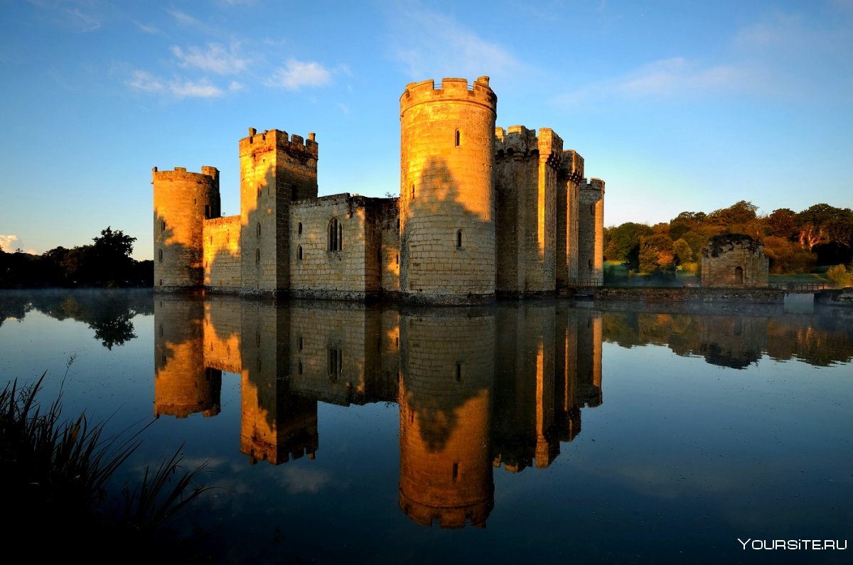 Bodiam Castle: исторический средневековый замок в Англии -