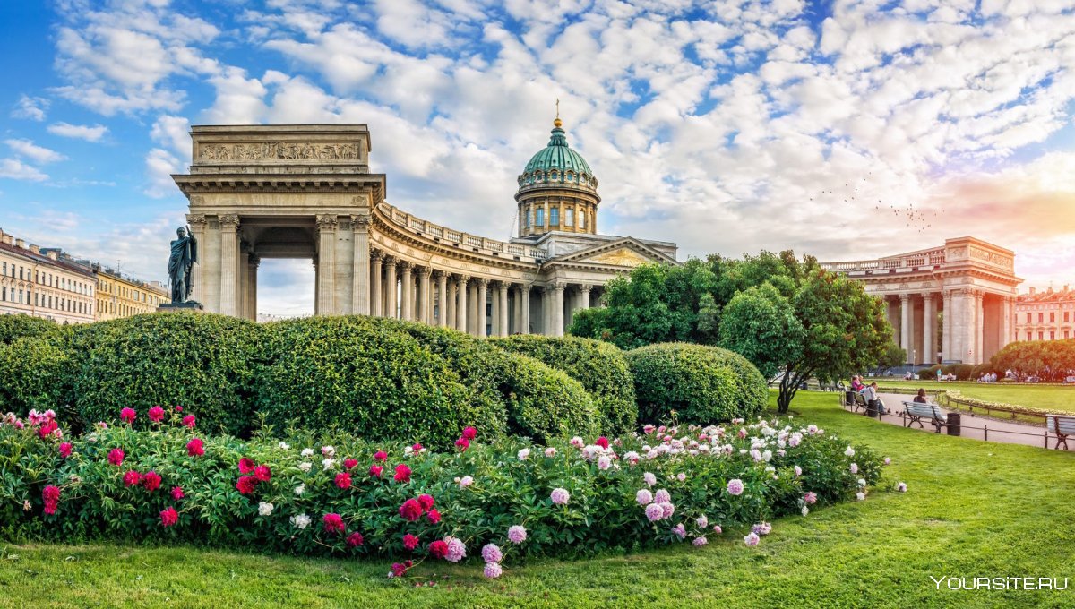 Казанский собор в Санкт-Петербурге летом