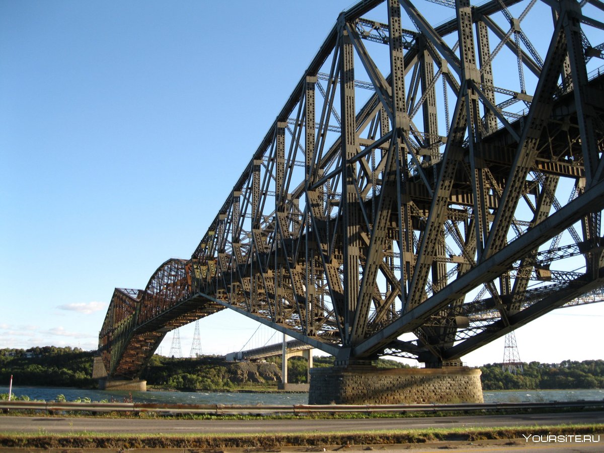 Консольный металлический мост через реку Святого Лаврентия