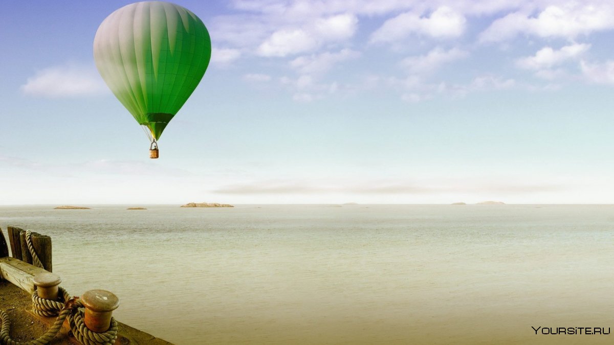 Воздушный шар на фоне моря