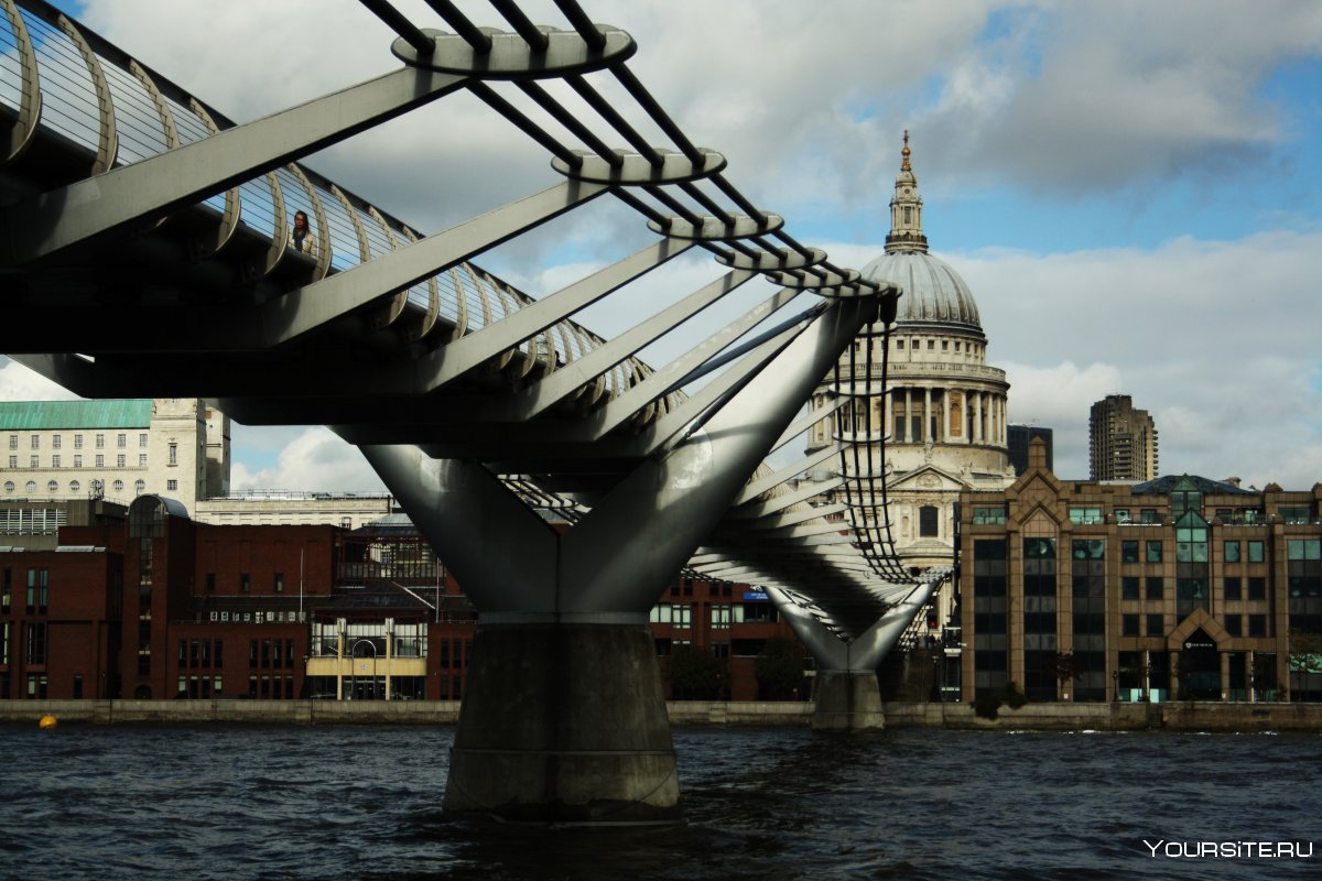 Мост через Темзу Миллениум в Лондоне