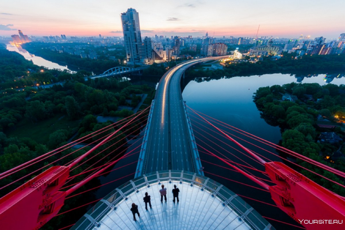 Вантовый мост в Москве живописный