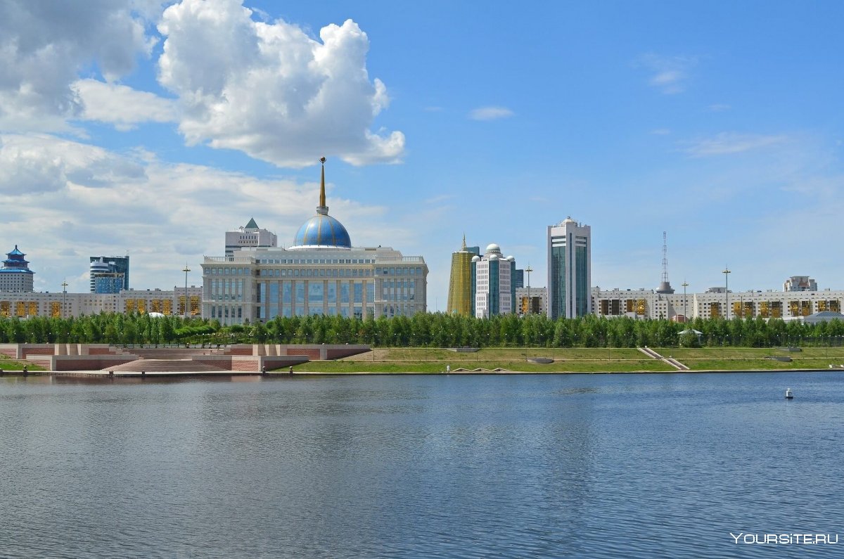 Панорама Астана на реке