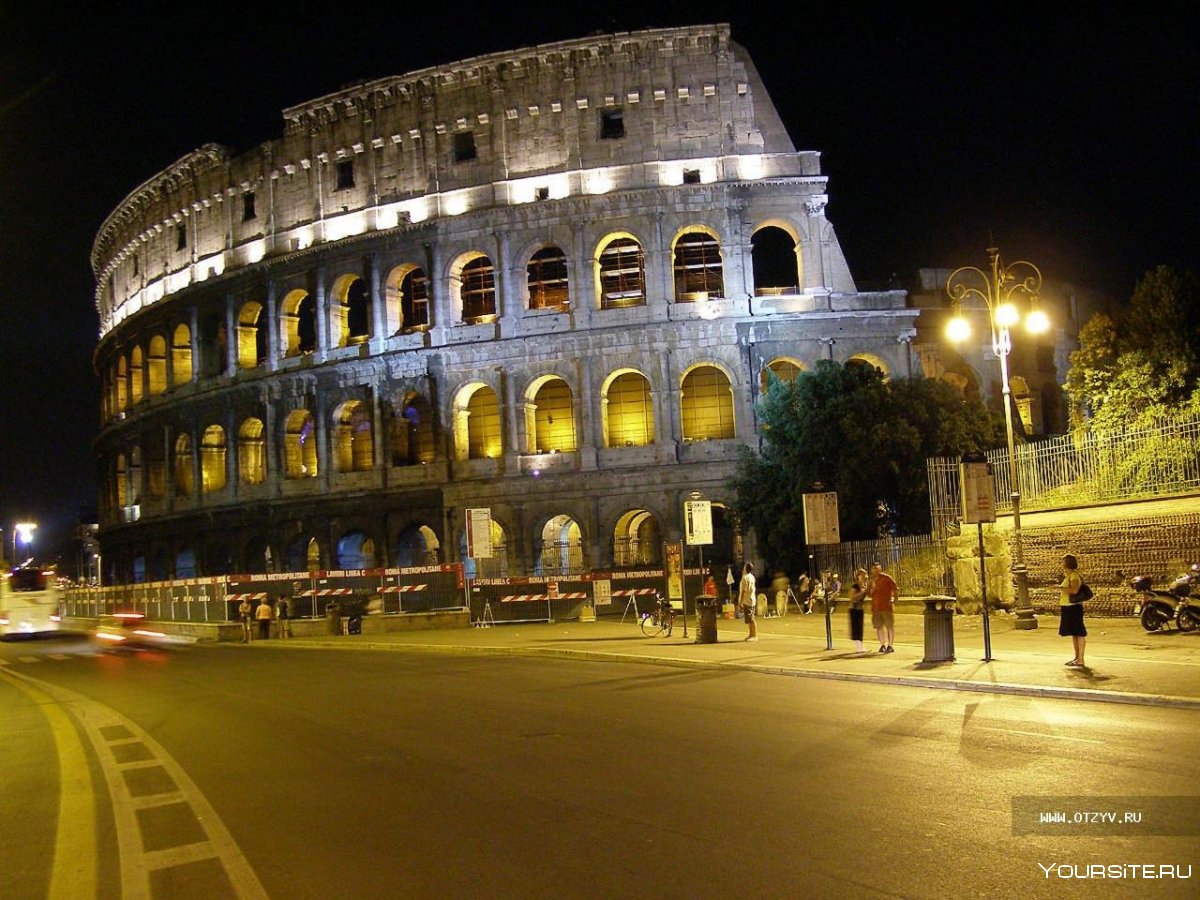 Колизей в Риме ночью