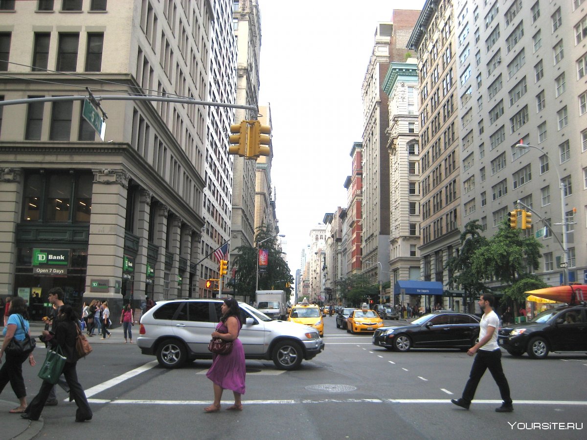 Авеню и стрит в Нью-Йорке