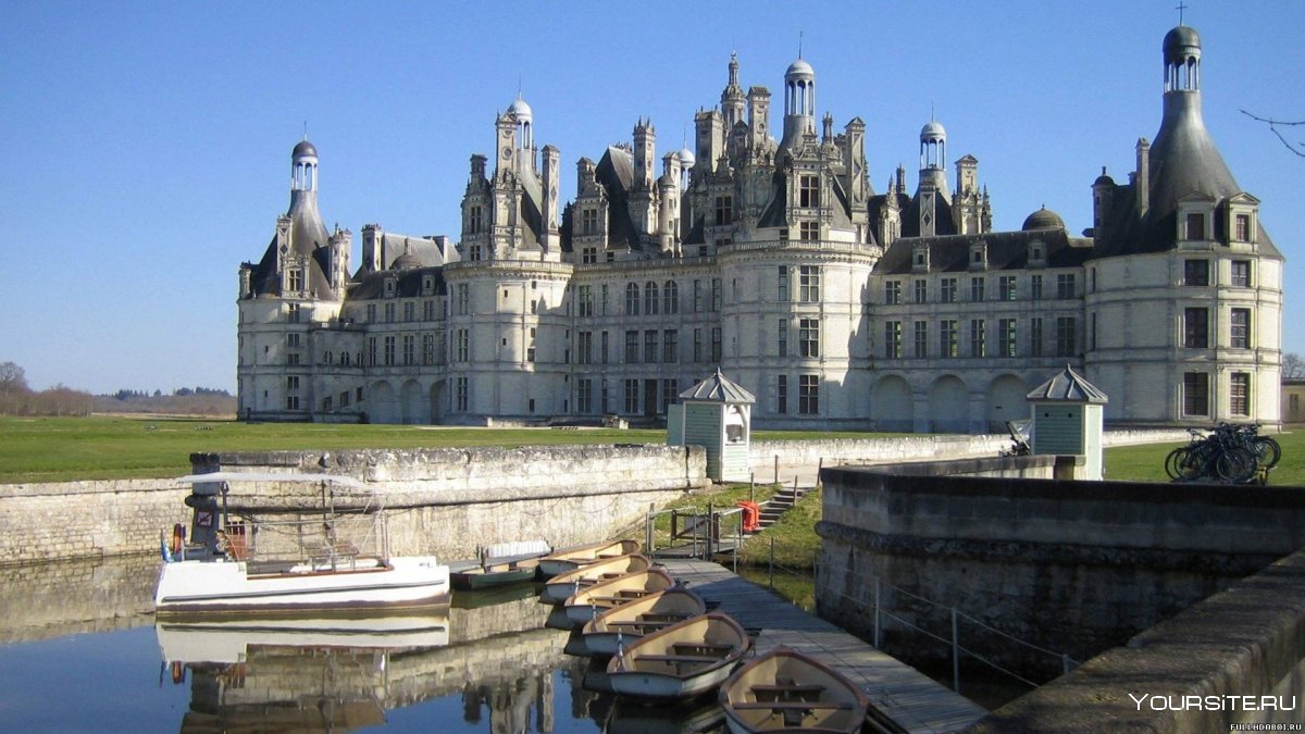 Королевский замок Шамбор во Франции