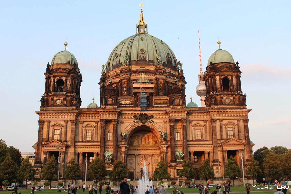 Берлинский собор турист