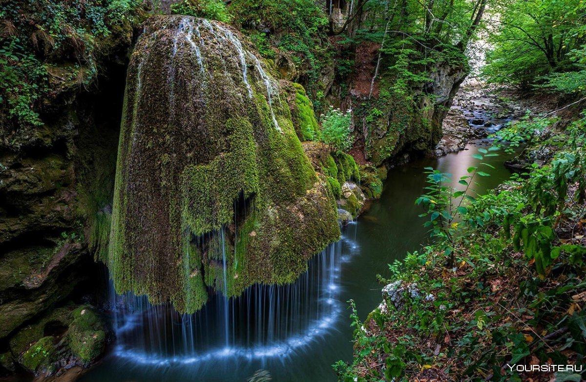 Каскадный водопад Бигар