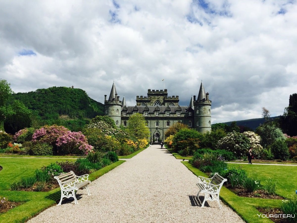 Замок Балморал Шотландия конюшня