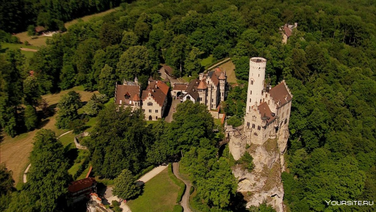 Замок Лихтенштейн осень