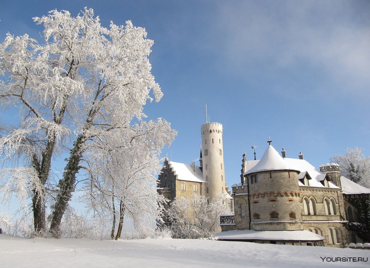 Замок Лихтенштайн Баден-Вюртемберг Германия в снегу